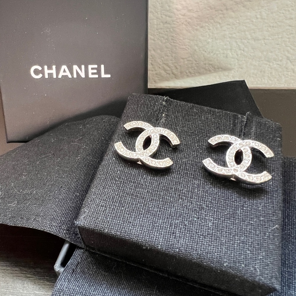 COPY - Timeless CC Earrings Silver!